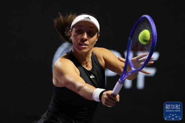 网球丨WTA年终总决赛：萨巴伦卡胜佩古拉