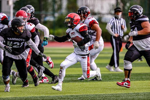 特朗普痛骂NFL新规则 “侮辱橄榄球”，43%脑震荡下降遭无视？