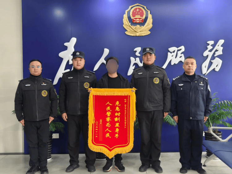南京民警赵邢超、张超华、赵磊，你们救人的样子真帅！