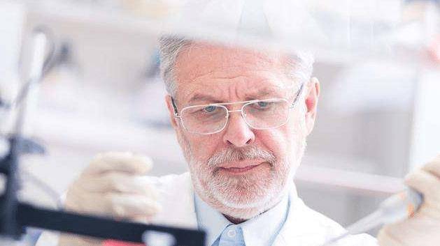 美国落魄科学家，戴维·布雷迪投奔中国，在我国研发10亿级相机